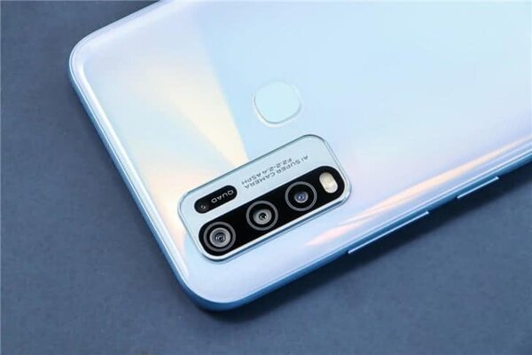 Представлен смартфон Vivo Y50 — середнячок с большой батареей