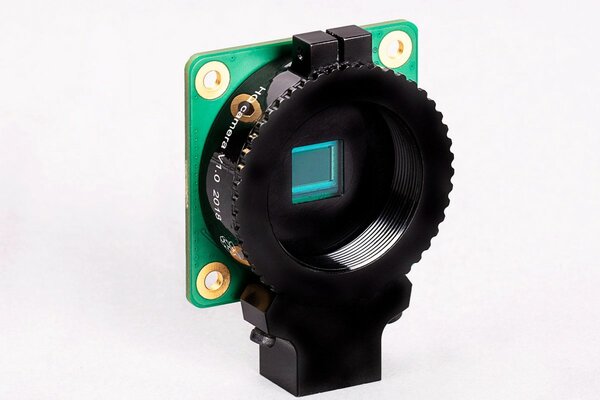 У Raspberry Pi теперь есть фирменная камера со сменными объективами