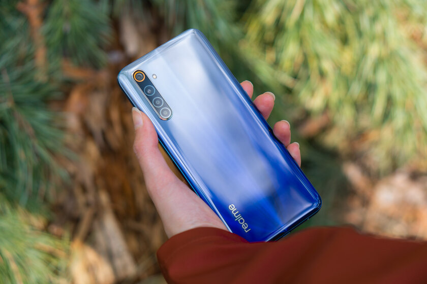 Обзор Realme 6: 90 Гц и 30 Вт за копейки
