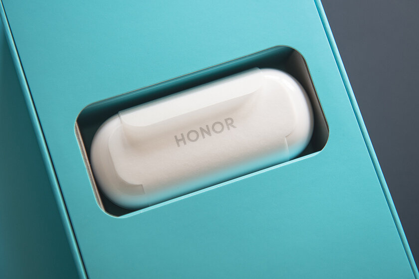 Обзор наушников HONOR Magic Earbuds. Не яблоком единым — Распаковываем и трогаем. 2