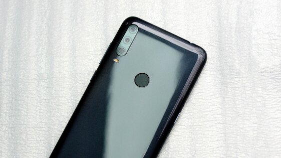 Обзор Alcatel 1s (2020): недорогой смартфон, в котором есть почти все — Внешний вид и комплектация. 1