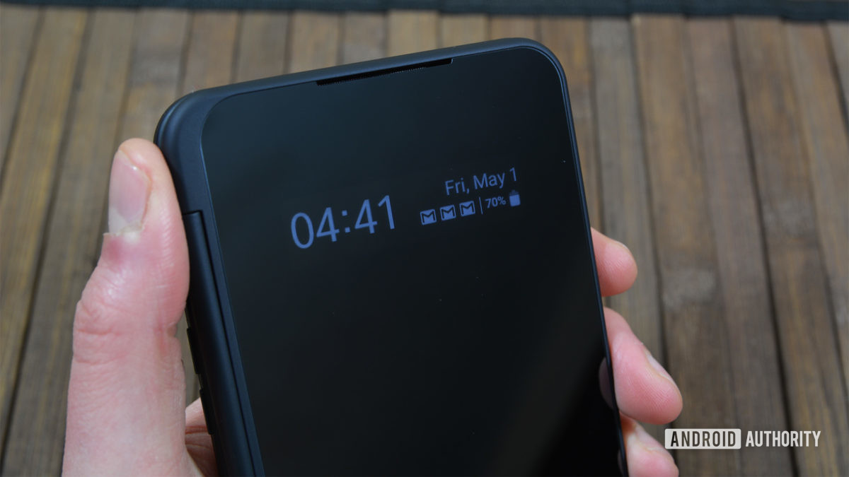 LG выпускает чехол с дополнительным экраном для смартфона. Зачем он нужен