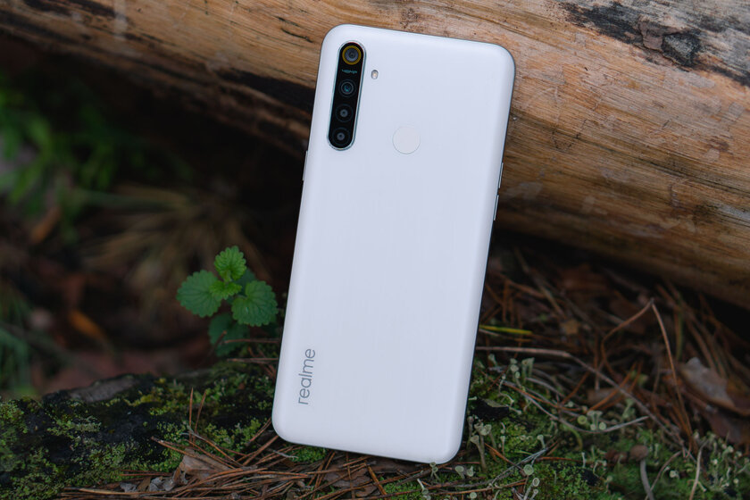 Обзор Realme 6i: третий лишний