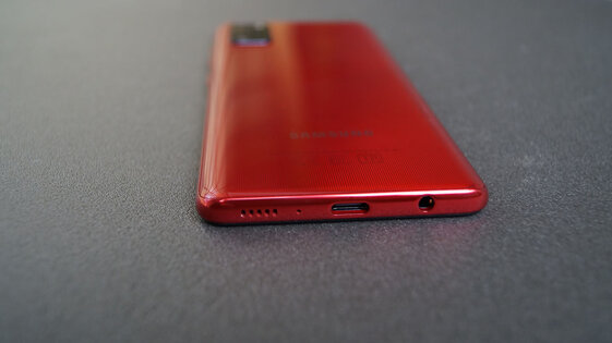 Тест смартфона Samsung Galaxy A41: приятный снаружи и удобный внутри