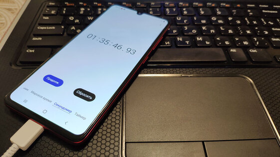 Тест смартфона Samsung Galaxy A41: приятный снаружи и удобный внутри