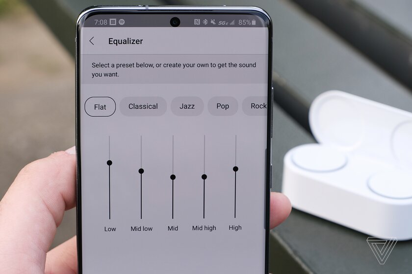 Обзор Microsoft Surface Buds: странные таблетки или революция в мире TWS-наушников?