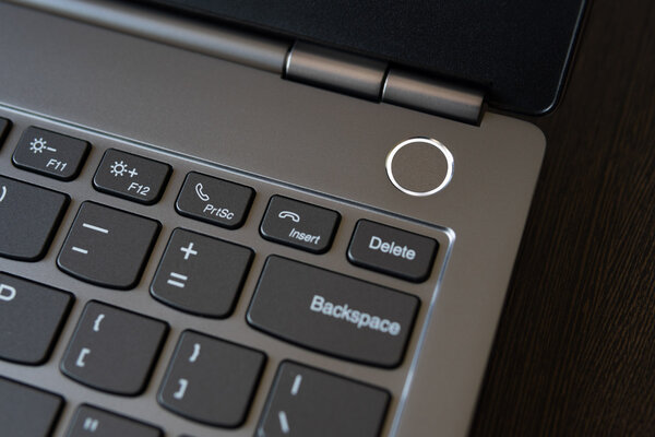 Обзор Lenovo ThinkBook 13s: меж двух огней