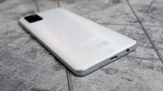 Обзор смартфона Samsung Galaxy A31: отличник в среднебюджетном классе — Впечатления от дизайна и материалов. 4
