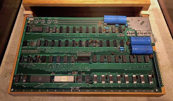 Ровно 43 года назад Apple II перевернул мир: чем он выделялся