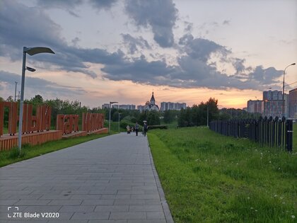 Обзор ZTE Blade V2020: средний класс в глянце