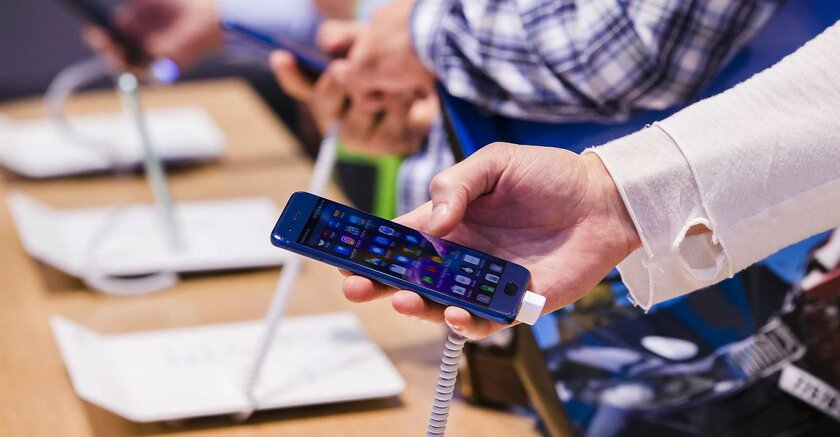 В России после карантина продажи смартфонов сразу выросли почти на половину