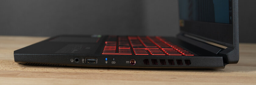 Обзор Acer Nitro 7: серьезный гейминг может быть мобильным