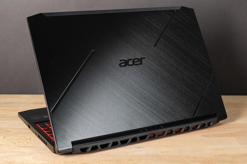 Обзор Acer Nitro 7: серьезный гейминг может быть мобильным