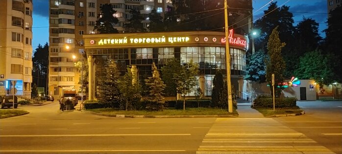 Обзор смартфона OPPO A72: сияющий и неоднозначный