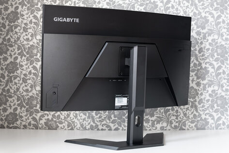 Обзор Gigabyte G32QC: всё дело в матрице