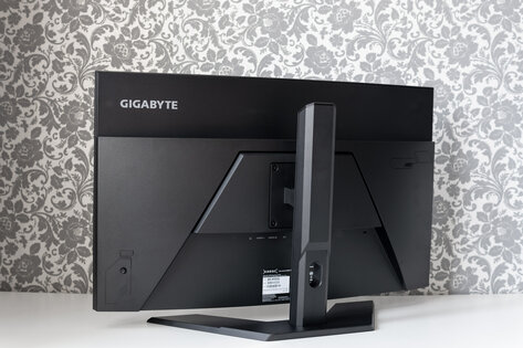 Обзор Gigabyte G32QC: всё дело в матрице