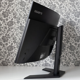 Обзор Gigabyte G32QC: всё дело в матрице