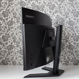 Обзор Gigabyte G32QC: всё дело в матрице