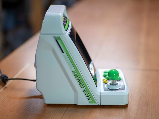 Sega выпустила миниатюрный игровой автомат на 36 игр