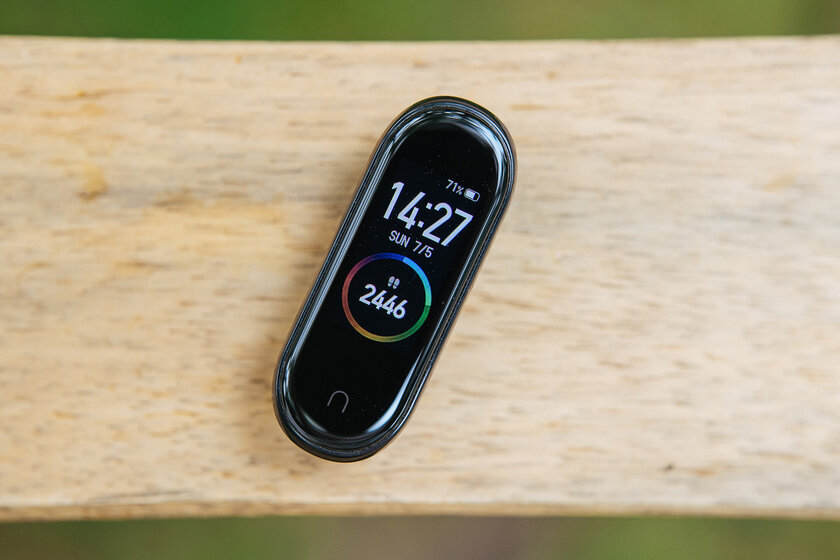 Уверены, что с NFC лучше? Обзор официального Xiaomi Mi Band 4 NFC для России