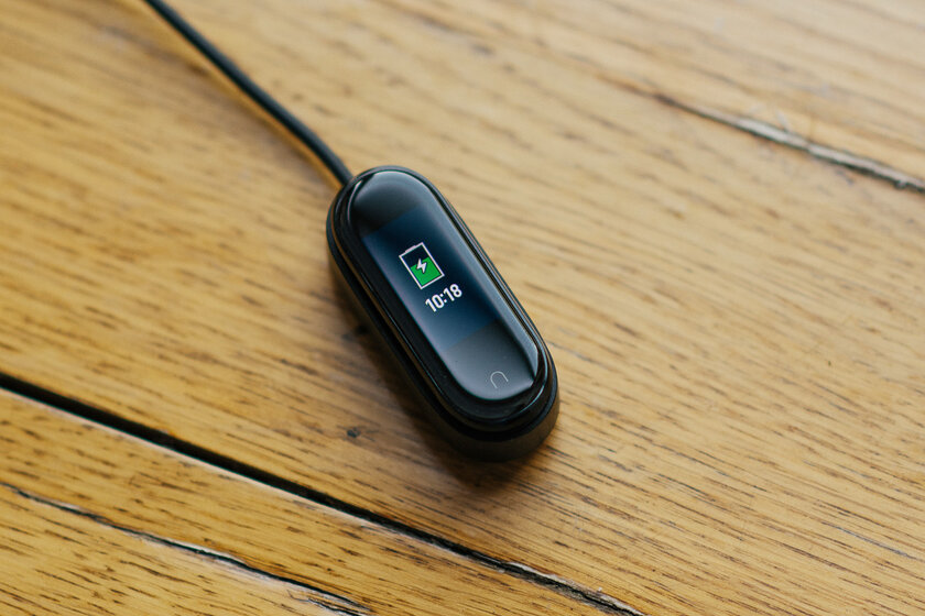 Уверены, что с NFC лучше? Обзор официального Xiaomi Mi Band 4 NFC для России