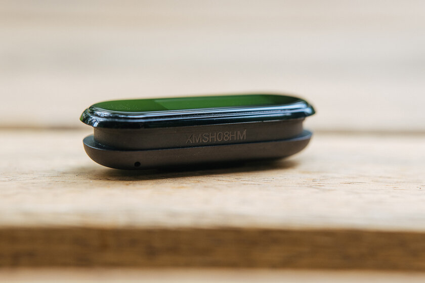 Уверены, что с NFC лучше? Обзор официального Xiaomi Mi Band 4 NFC для России