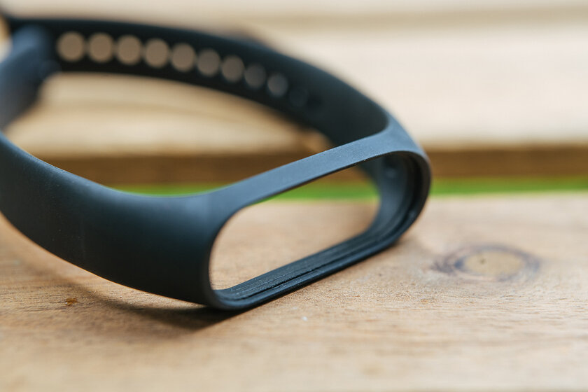 Уверены, что с NFC лучше? Обзор официального Xiaomi Mi Band 4 NFC для России