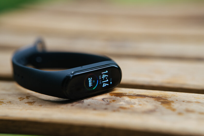 Уверены, что с NFC лучше? Обзор официального Xiaomi Mi Band 4 NFC для России