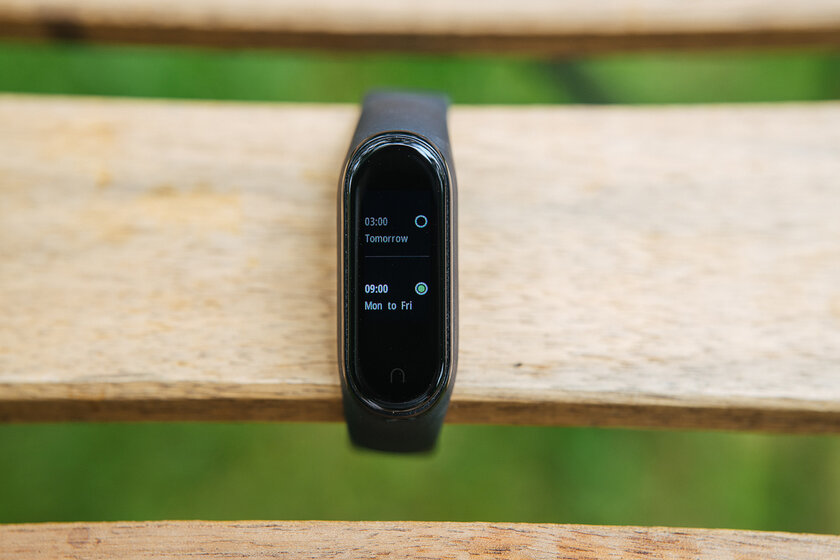 Уверены, что с NFC лучше? Обзор официального Xiaomi Mi Band 4 NFC для России
