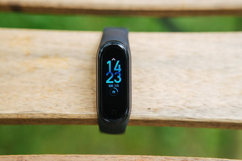 Уверены, что с NFC лучше? Обзор официального Xiaomi Mi Band 4 NFC для России