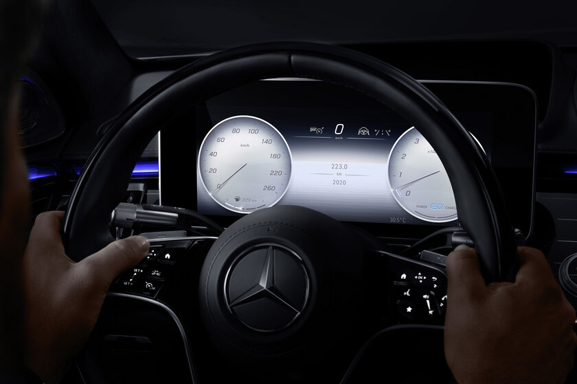 Новые модели Mercedes S-класса, оснащенные 3D-дисплеями, будут поддерживать AR