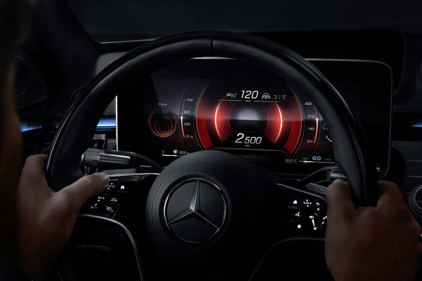 Новые модели Mercedes S-класса, оснащенные 3D-дисплеями, будут поддерживать AR