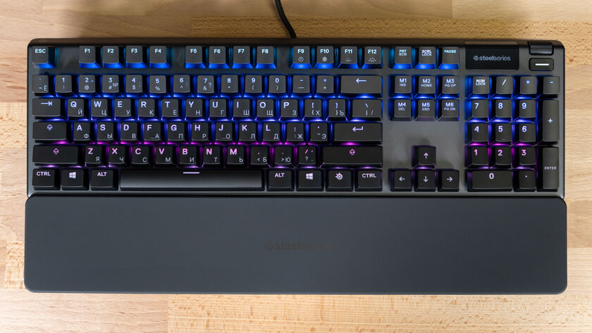 Обзор SteelSeries Apex 5: дисплей вместо индикаторов — Монолитный и эргономичный корпус. 5