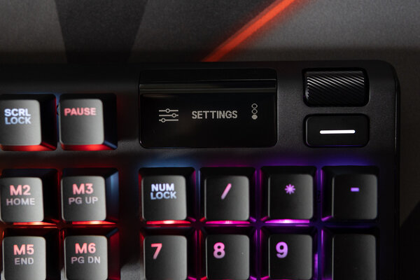 Обзор SteelSeries Apex 5: дисплей вместо индикаторов — Многофункциональный дисплей. 3