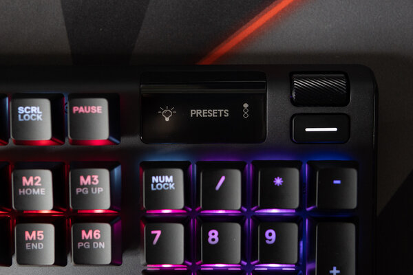 Обзор SteelSeries Apex 5: дисплей вместо индикаторов — Многофункциональный дисплей. 4