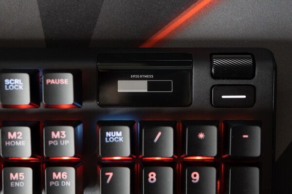 Обзор SteelSeries Apex 5: дисплей вместо индикаторов — Многофункциональный дисплей. 9