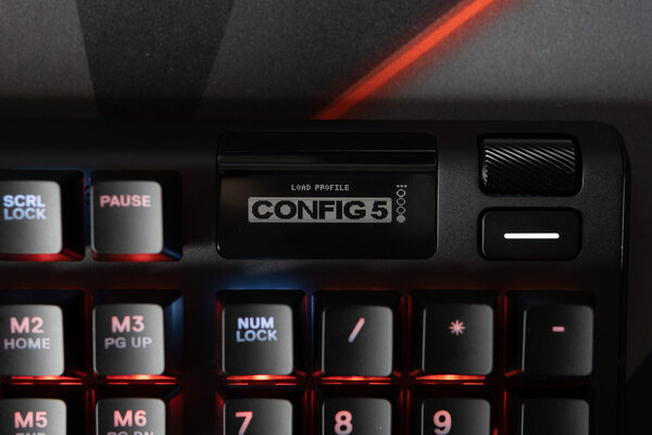 Обзор SteelSeries Apex 5: дисплей вместо индикаторов — Многофункциональный дисплей. 11