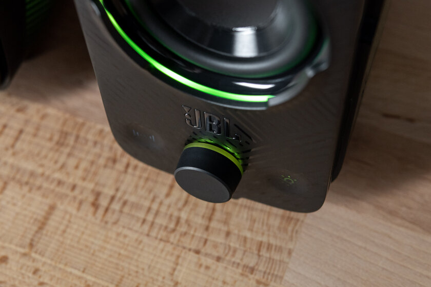 Обзор JBL Quantum Duo: мощь и строгость