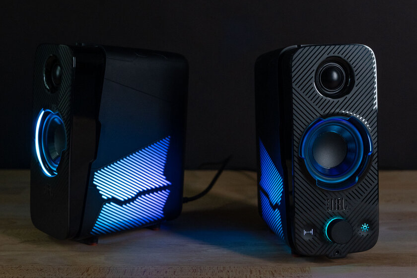 Обзор JBL Quantum Duo: мощь и строгость