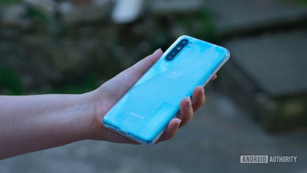 Обзор OnePlus Nord: новый смартфон кажется очень знакомым — Корпус и внешний вид. 2