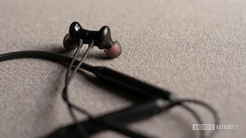 Обзор OnePlus Buds: наушники не для всех