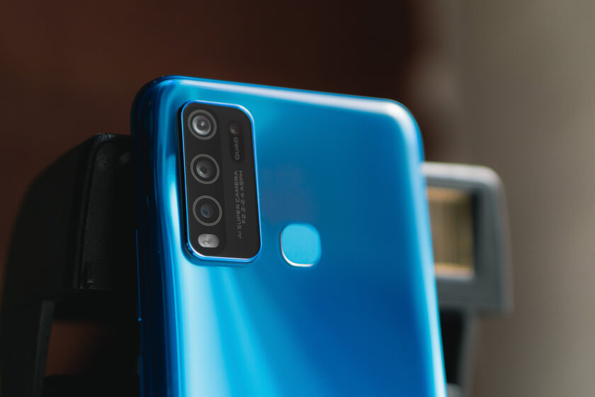 Обзор Vivo Y30: большая батарейка и 4 камеры