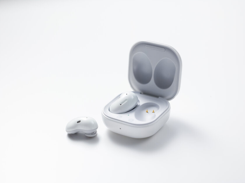Samsung представила наушники-бобы Galaxy Buds Live