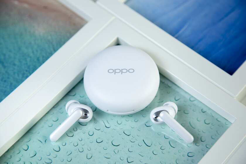 Новые наушники OPPO Enco W31 получили необычный кейс-пудреницу