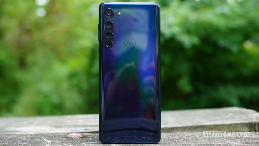 Обзор Motorola Edge и сравнение с Motorola Edge+: они очень похожи внешне