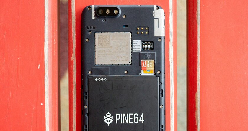 PinePhone — Linux-смартфон с физическими выключателями датчиков и 17 операционными системами на microSD