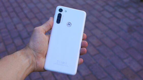 Обзор Motorola Moto G8: элегантный дизайн и невероятная автономность