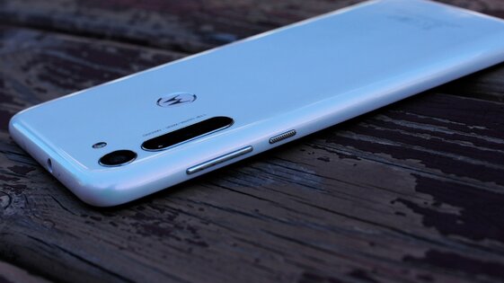 Обзор Motorola Moto G8: элегантный дизайн и невероятная автономность