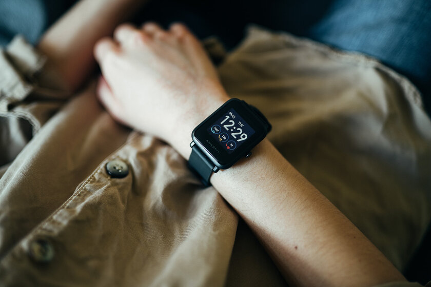 Обзор умных часов Amazfit Bip S Lite. 30 дней на одной зарядке?
