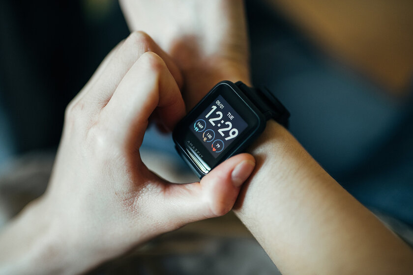 Обзор умных часов Amazfit Bip S Lite. 30 дней на одной зарядке?